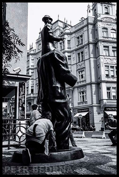 Pomník Franze Kafky, 2015, Jaroslav Róna, Praha(10)